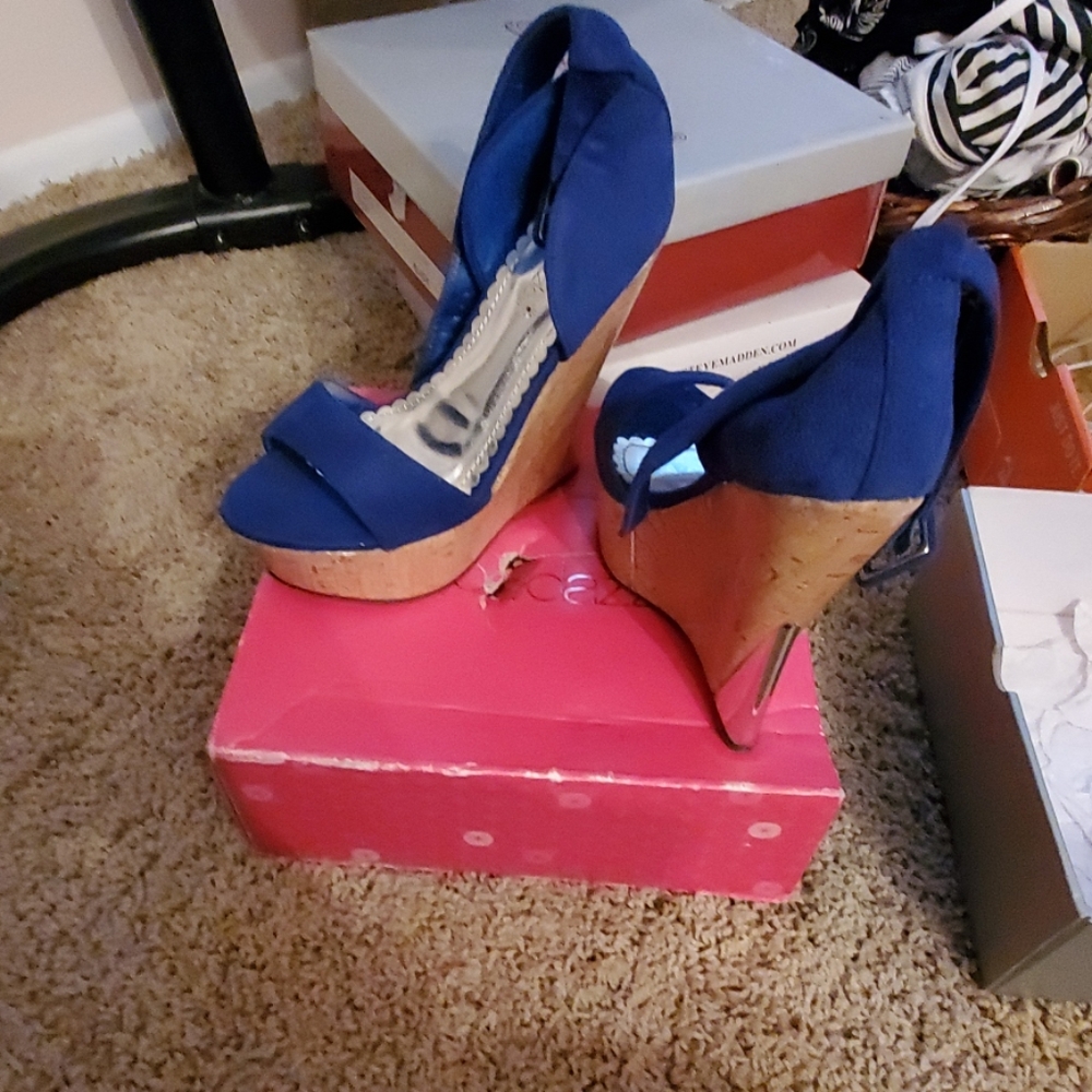 Shoe